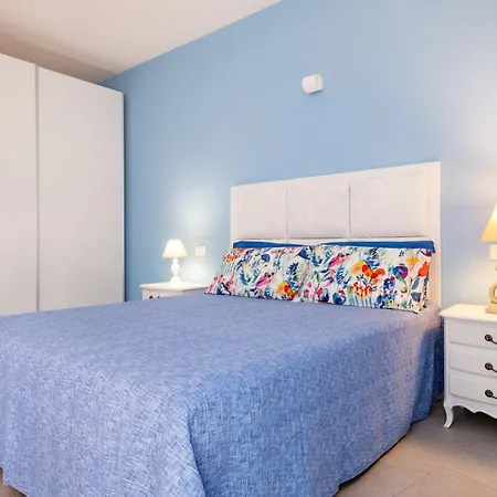 Holidays - I Fiori Апартаменты *